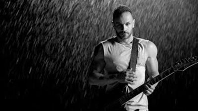 محمد عطية يعود بـ«حكاية جديدة» بعد غياب سنوات (فيديو)