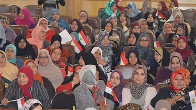 برلمانية: المرأة هي محررة الثورة (صور)