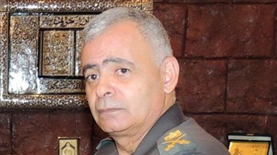 وضع إكليل من الزهور على النصب التذكارى للجندى المجهول بالسويس