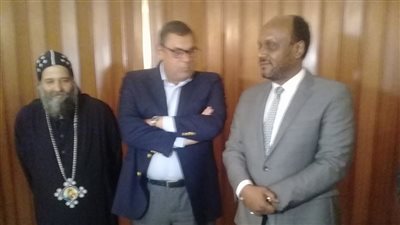 الزمالك يهدي السفير المصري بإثيوبيا درع وفانلة النادي (صور)