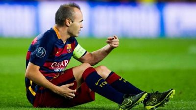 برشلونة يكشف تفاصيل إصابة إنييستا