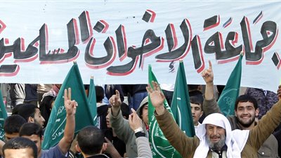 لعبة المصالح بين الإخوان وإعلام الغرب.. الجماعة تستخدم المال السياسي في توجيه إعلاميين وباحثين.. 3 تشكيلات دولية تسعى لهدم الدول العربية.. التنظيم الدولي يقود المفاوضات سياسيا وماديا وإعلاميا