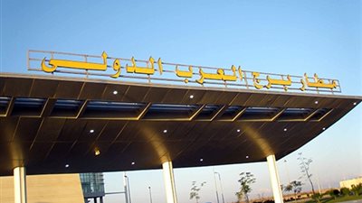 إحباط محاولة تهريب تليسكوب وهواتف محمولة بمطار برج العرب