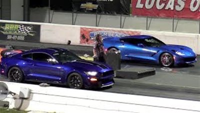 سباق التسارع بين سيارات فورد وشيفروليه (فيديو)