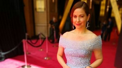 ريا ابي راشد تخطف الأنظار على السجادة الحمراء قبل بدء الأوسكار