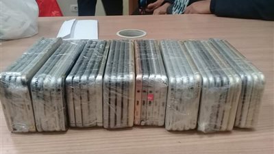 ضبط راكب حاول تهريب 40 هاتف محمول بمطار القاهرة