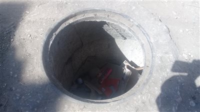 بالوعات الصرف تتحول إلى مصيدة لتلاميذ المدارس في الجلايلة بسوهاج (صور)