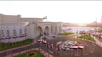 توافد كبار رجال الدولة وضيوف مؤتمر الشباب إلى مركز المنارة