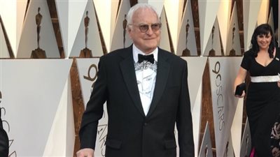 جيمس إيفوري يرتدي قميص يحمل صورة تيموثي شالاميه في الأوسكار (صور)