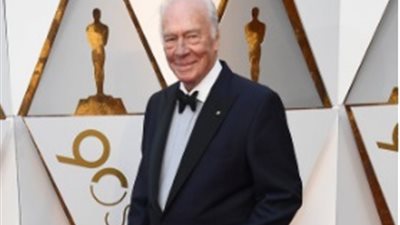 المرشح الأكبر سنا لجائزة أفضل ممثل مساعد كريستوفر بلومر يصل الأوسكار