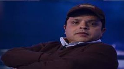 هنيدي يسخر من أزياء حفل الأوسكار بصورة من مشهد في «حزمني يا»