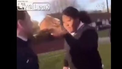 نهاية قاسية لطالبة حاولت الاعتداء على زميلها (فيديو)