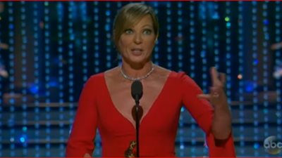 أليسون جاني تحصد جائزة أفضل ممثلة مساعدة في الأوسكار (صور)