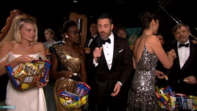 جيمي كيميل يترك الأوسكار ويذهب للسينما بصحبة نجوم هوليوود