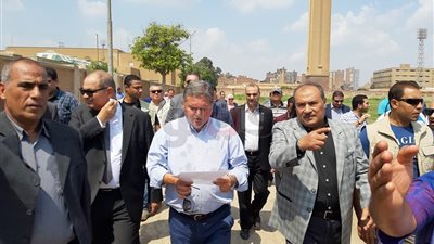 وزير قطاع الأعمال يتفقد شركة ونادي غزل المحلة لمتابعة سير العمل