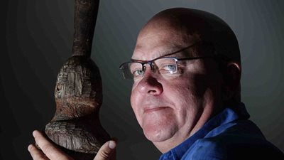 بالصور.. بريطاني يشتري قطعة أثرية مصرية بـ3 جنيهات ونصف