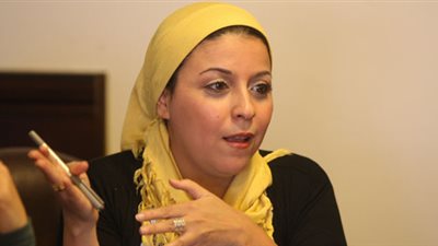 مناظرة بين إسراء عبدالفتاح ومستشار قانوني حول التبرعات