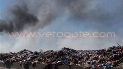 بالصور.. حرق القمامة يحجب الرؤية على الطريق الدولي بالإسكندرية