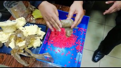 إحباط تهريب أقراص مخدرة داخل برطمان سمن بمطار القاهرة