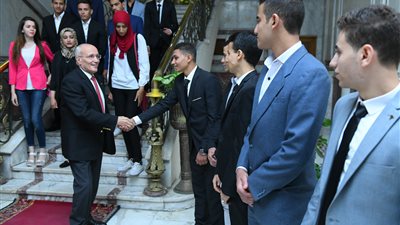 منحة صينية لخريجي المجمع التكنولوجي التابع لـ