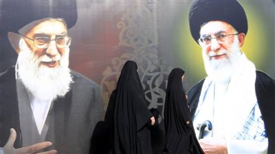 بالصور.. 5 عوامل تهدد بسقوط عرش المرشد الإيراني