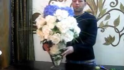 بالفيديو خطوات تصميم فازة ورد بالمنزل