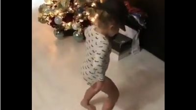 طفلة تشعل «فيس بوك» برقصة مايكل جاكسون (فيديو)