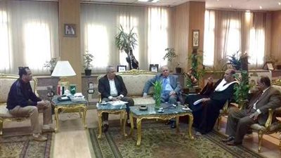 محافظ الشرقية يلتقي عددًا من نواب البرلمان في مكتبه