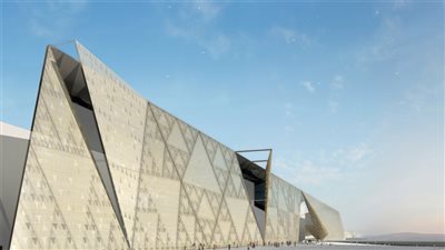 موظفو المتحف الكبير يثورون على قرارات وزير الآثار