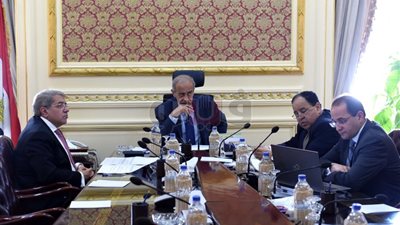 الحكومة تتعهد بتقديم الموازنة الجديدة للبرلمان قبل موعدها