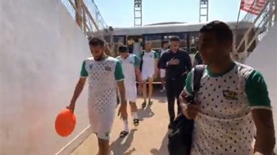 وصول لاعبي المصري إستاد عمان بزنجبار (فيديو)
