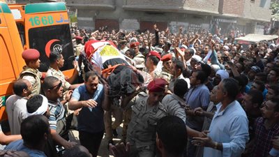 أهالي سمالوط بالمنيا يشيعون جنازة الشهيد المجند مصطفى سيد (صور)