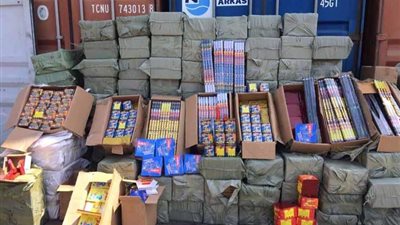 التحفظ على 6 ملايين عبوة ألعاب نارية بميناء الإسكندرية