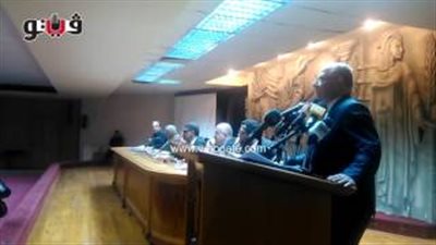 بالفيديو.. وزير الثقافة ينفعل على أحد الصحفيين بعد مطالبته بالاستقالة