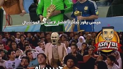 ساخرون: روني يرفض حصول ميسي على أفضل لاعب