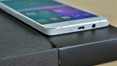 «جالاكسي إس 7»  بالإمارات 3 مارس بسعر 2.399 درهم