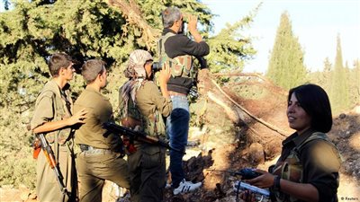 مئات الأكراد يصلون سوريا من تركيا لمحاربة 