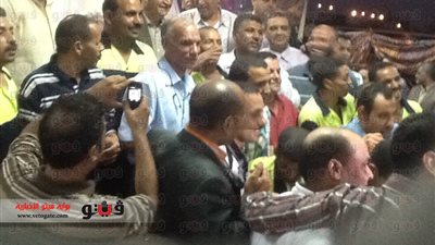 محافظ الجيزة يشارك عمال النظافة في حفل إفطار جماعي