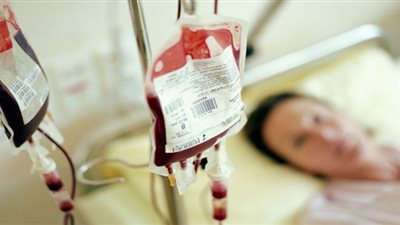 علماء يحذرون من نقل دم من مريض السرطان لشخص سليم