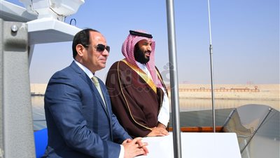 8 صور ترصد جولة السيسي وولي عهد السعودية البحرية في قناة السويس