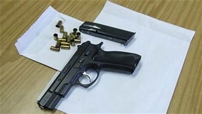 حبس عامل بتهمة حيازة سلاح ناري وتمثال أثري في سوهاج