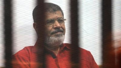 ١٧ أبريل.. الحكم في دعوى أبناء مرسي لتمكينهم من زيارة والدهم بالسجن