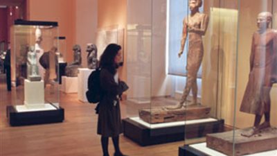هل تستحدث الحكومة متاحف مصرية بالخارج لعرض الآثار.. قيادي بـ«المصريين الأحرار» يطالب بإقامة معارض أثرية بالخارج.. ترحيب عالمي بالمشروع.. غنيم: «حلم قديم لم يتحقق».. واقتصادي: يحل أ