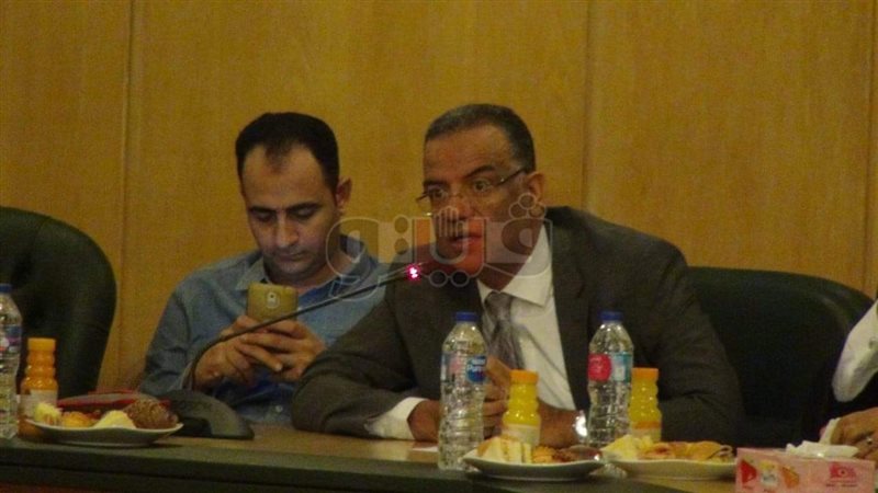 الكاتب الصحفي محمود