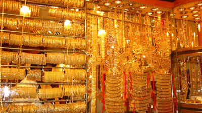 سوق الذهب يعاني الركود بسبب بدء العام الدراسي