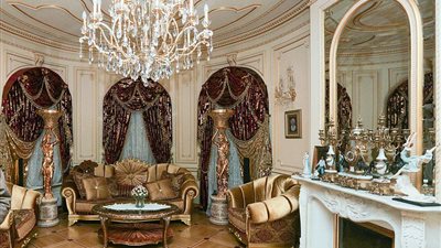 بالصور.. قصر رئيس أوكرانيا السابق قبل وبعد السرقة