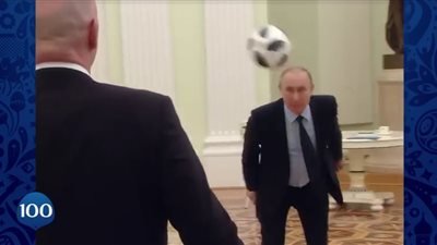 بوتين يلعب الكرة مع رئيس الـ«فيفا» بمبنى الكرملين (فيديو)