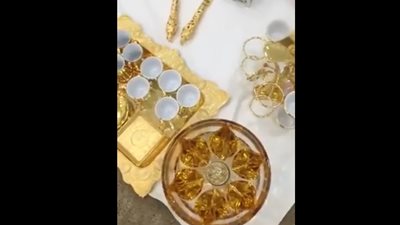 سعودي يعيد زوجته لمنزلهما بطريقة مدهشة (فيديو)