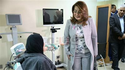 غادة والي: مستشفى بهية نموذج فريد يجب دعمه (صور)