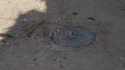 تغطية 17 بلاعة صرف صحي في الجلايلة بسوهاج (صور)